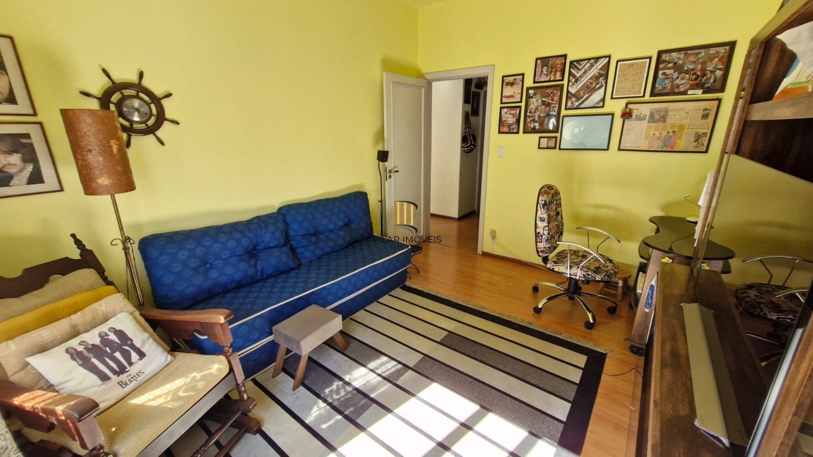 Apartamento no Menino Deus com 2 dormitórios e dependência de empregada com banheiro