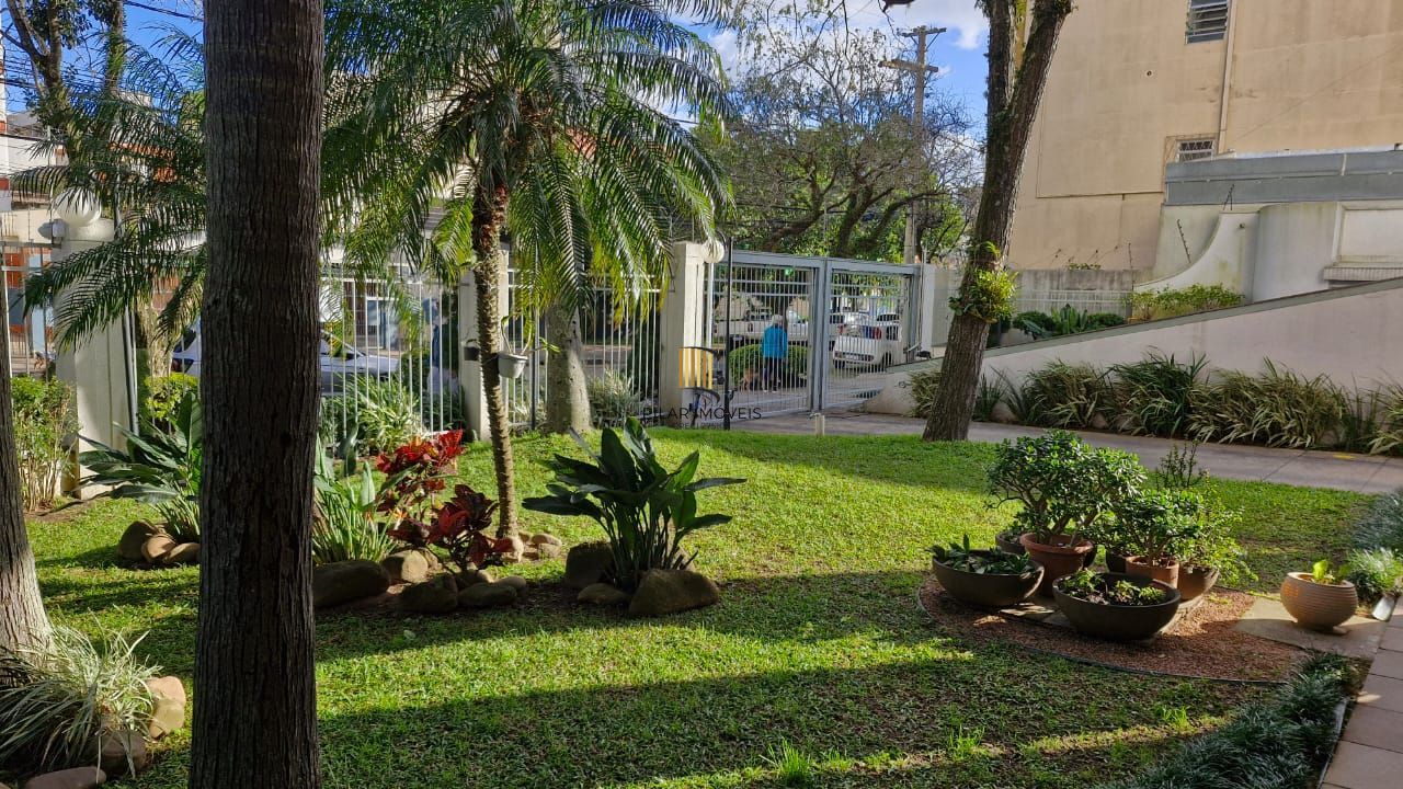 Apartamento impecável de frente no Menino Deus, 103,00 m² de área útil, 2 dormitórios, varanda integrada com churrasqueira, 2 garagens