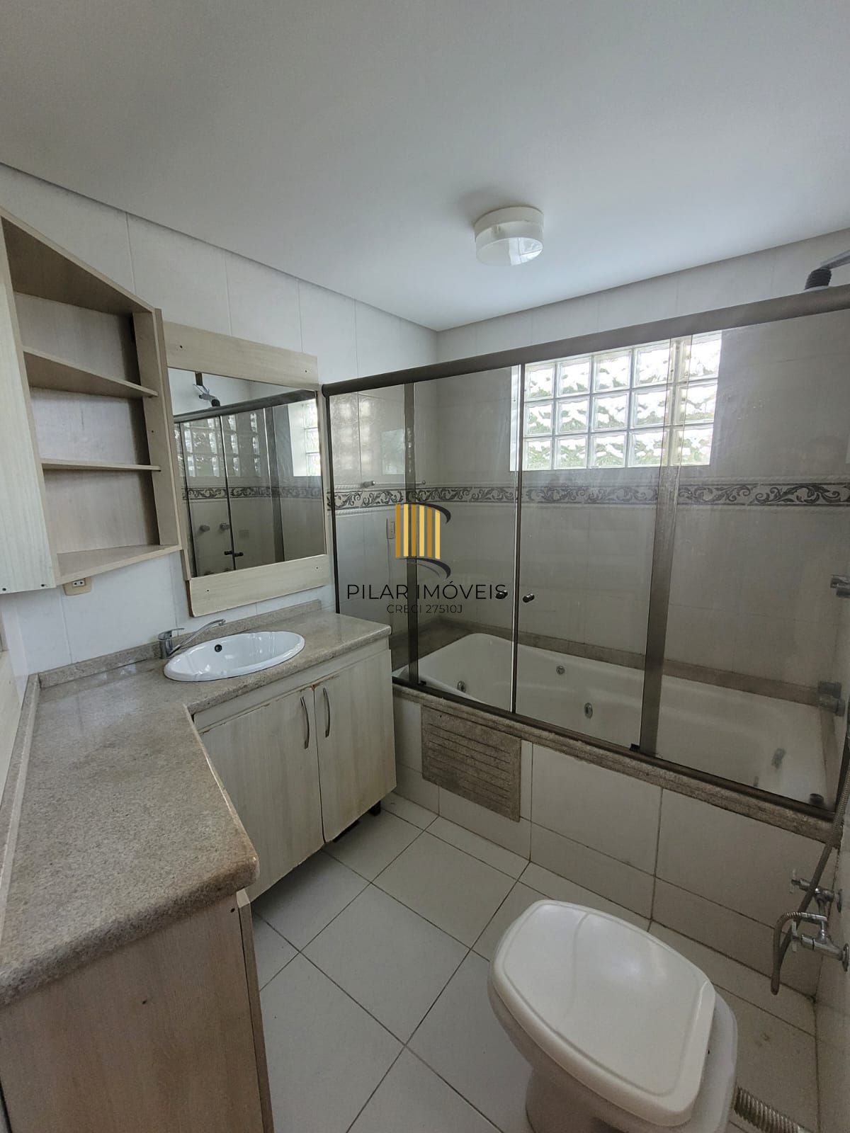 Casa no bairro Ipanema com 291 m² de área privativa e 8 garagens