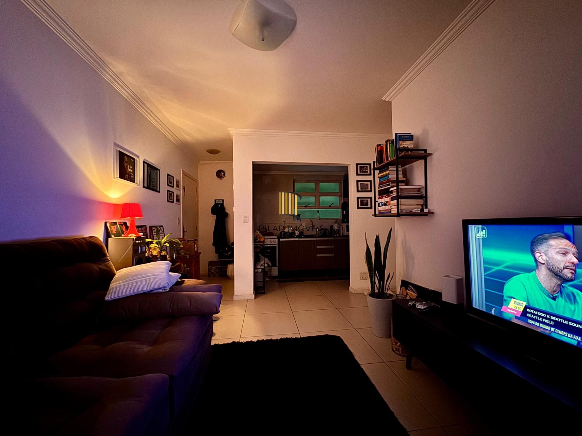 Apartamento semimobiliado em excelentes condições.