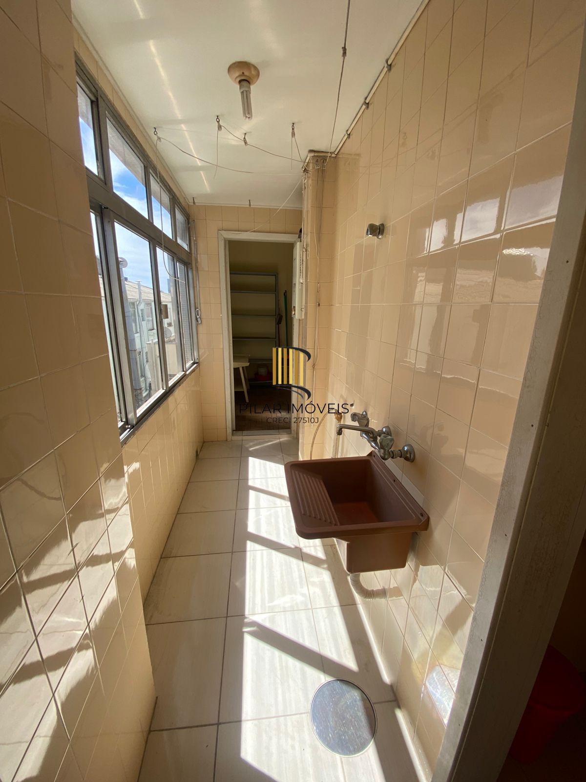 3 dormitório sendo 1 suite, vaga de garagem, bairro Menino Deus