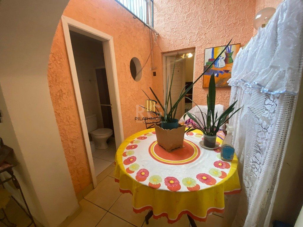 Casa 4 dormitórios - 1 vaga -  330m² Menino Deus