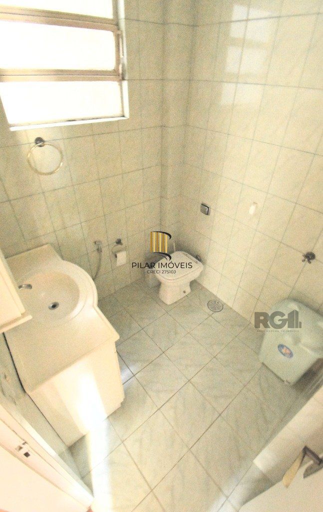 Imóvel 2 dormitórios no Menino Deus com 58,49m²  SEMI-MOBILIADO COM BOX