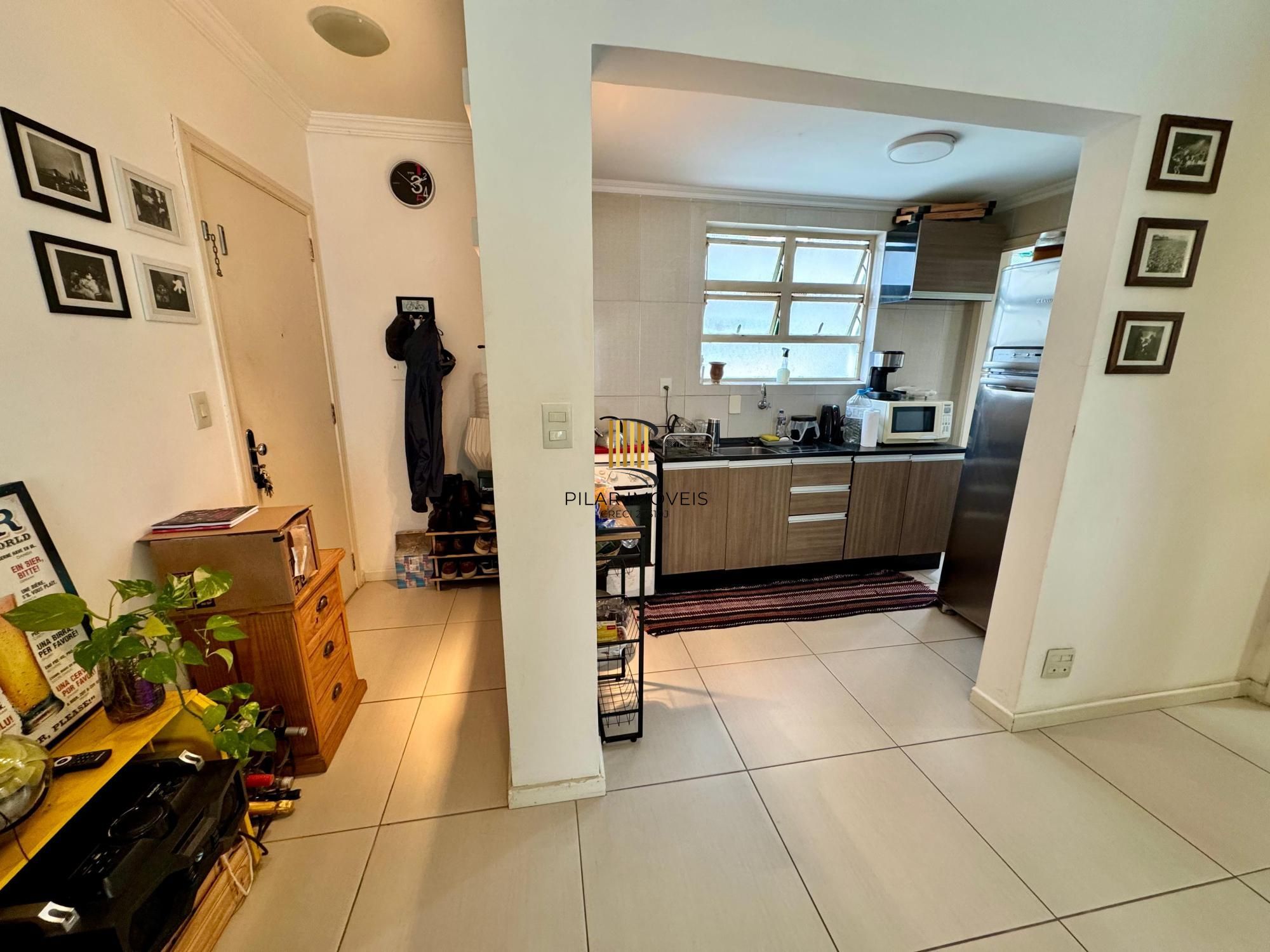 Apartamento semimobiliado em excelentes condições.