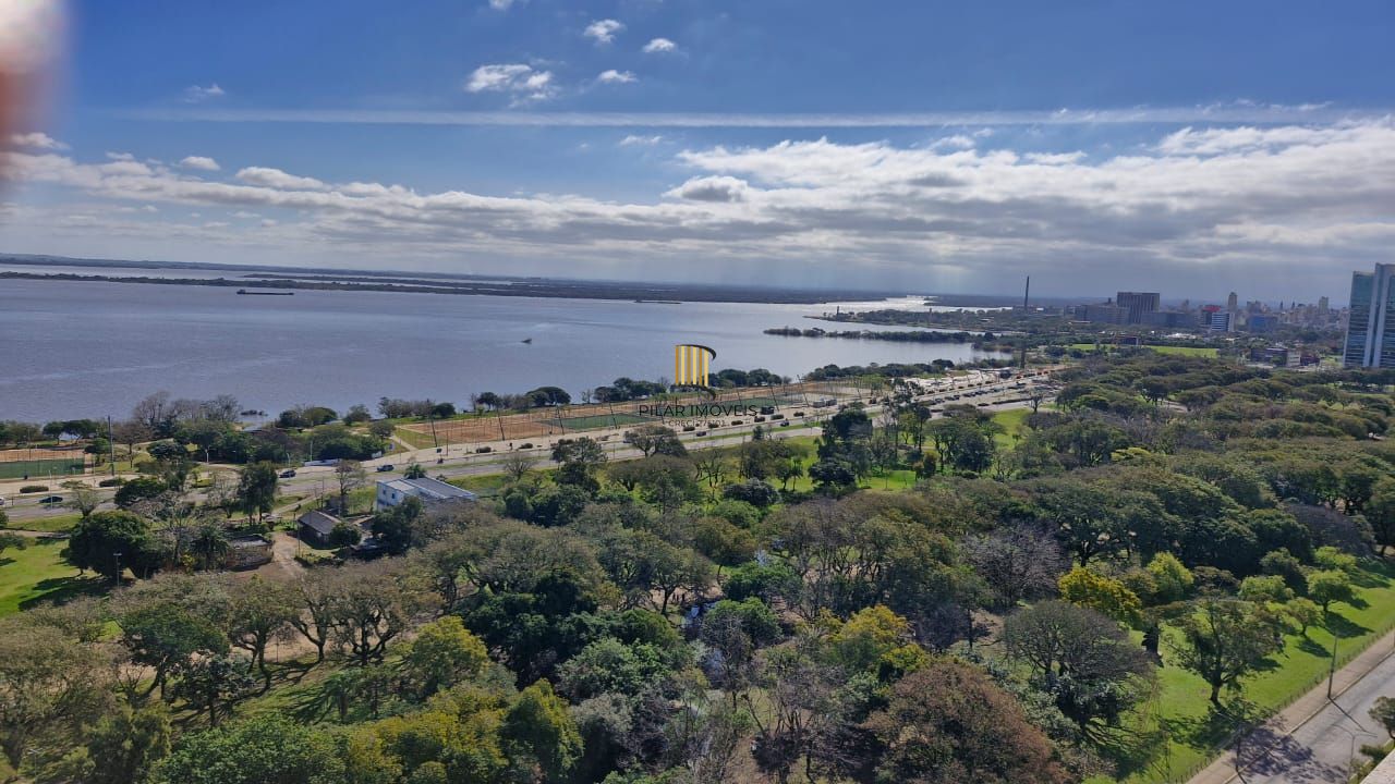 Apartamento de frente para o Guaíba/Parque Marinha do Brasil, com 3 dormitórios, 2 garagens cobertas - Pilar Imóveis