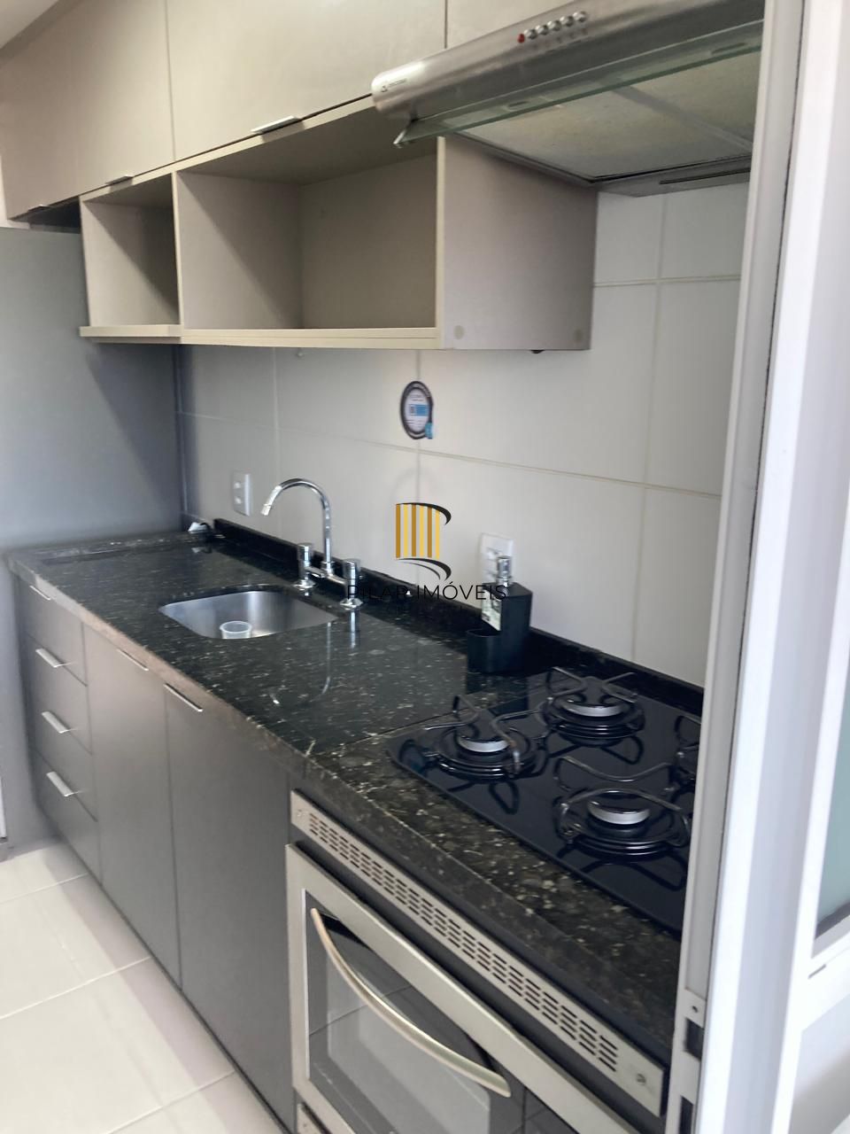 Apartamento 2 dormitórios com suíte e vaga coberta escriturada