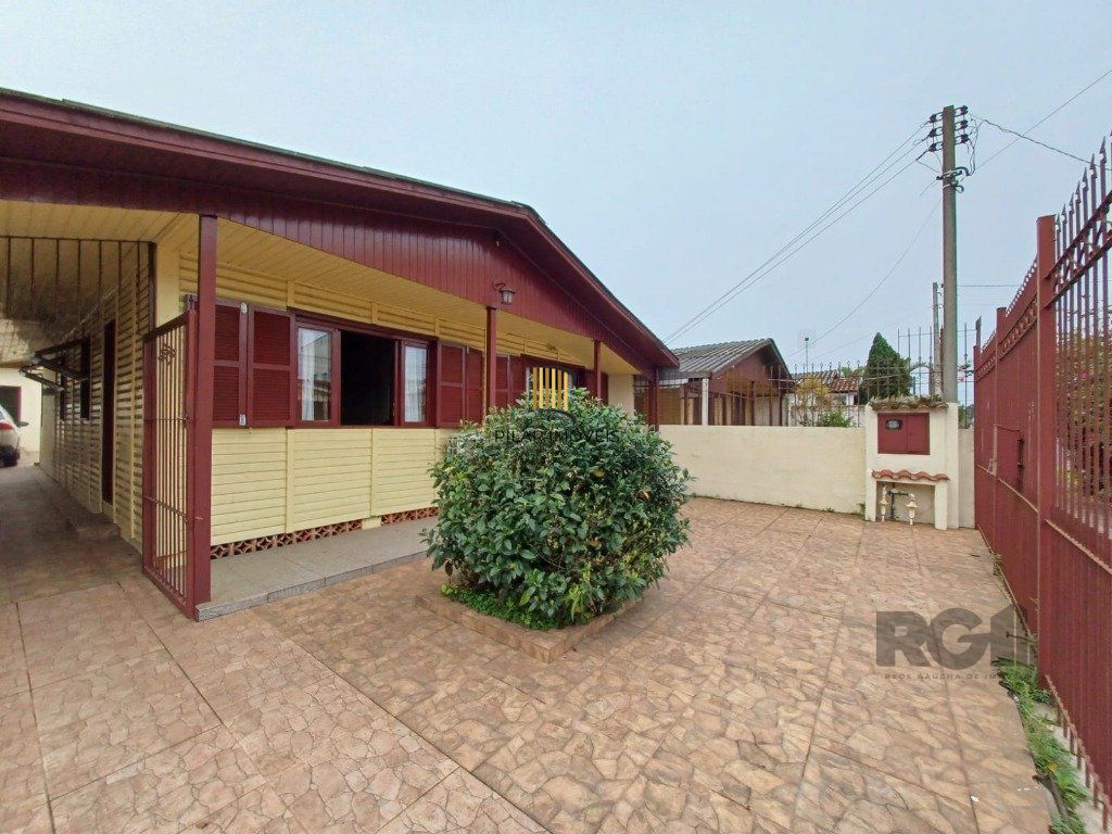 Casa térrea com salão de festas