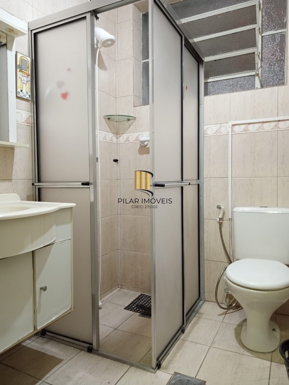 Apartamento um dormitório térreo com terraço lateral