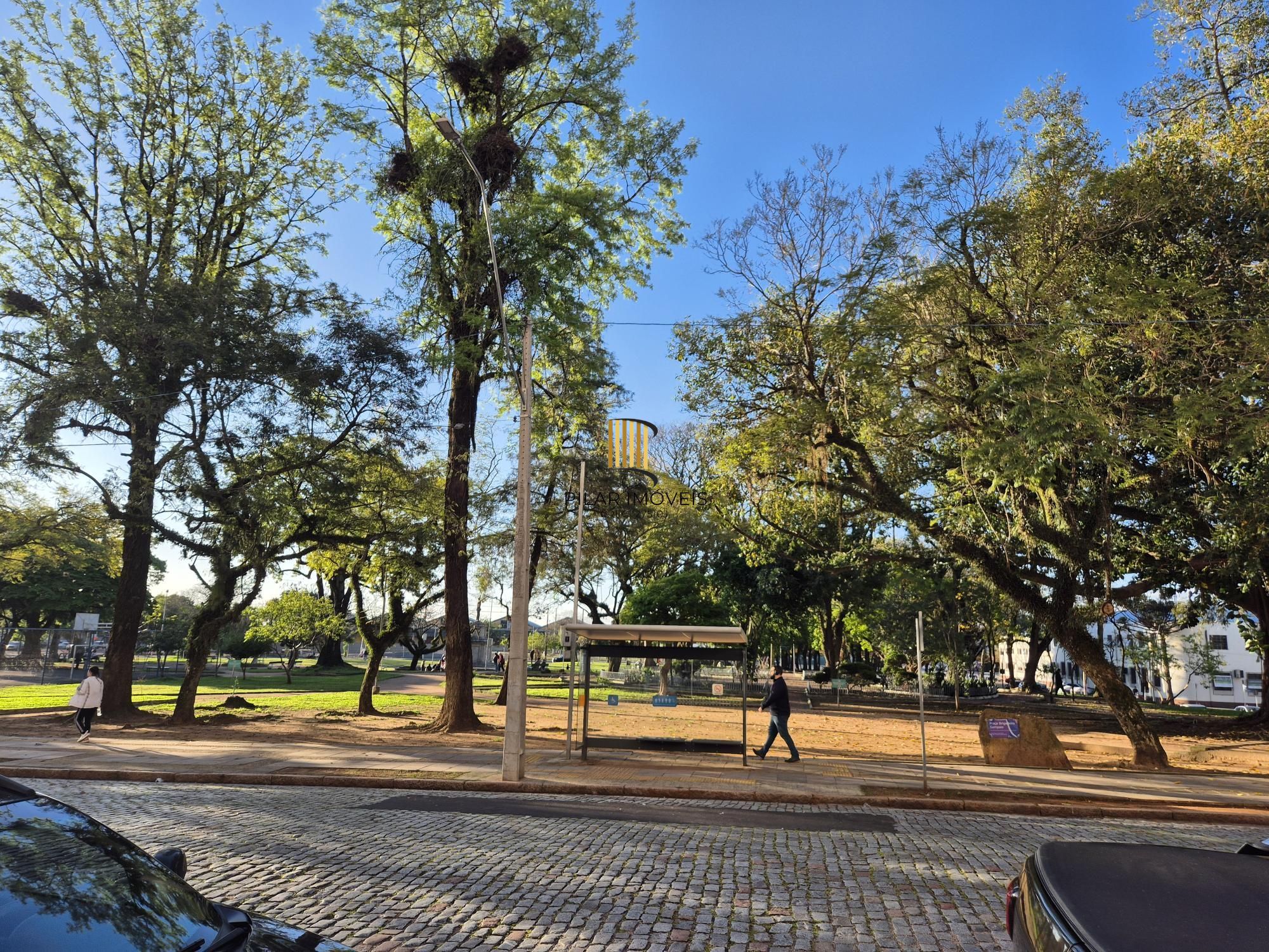 Imóvel desocupado, próximo ao gasômetro