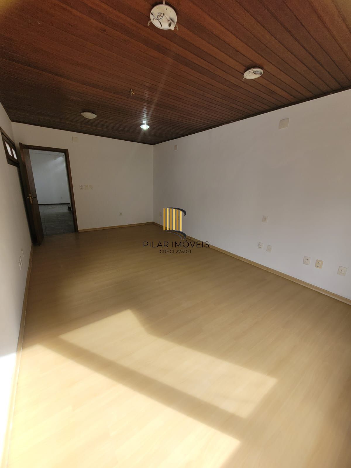 Casa no bairro Ipanema com 291 m² de área privativa e 8 garagens