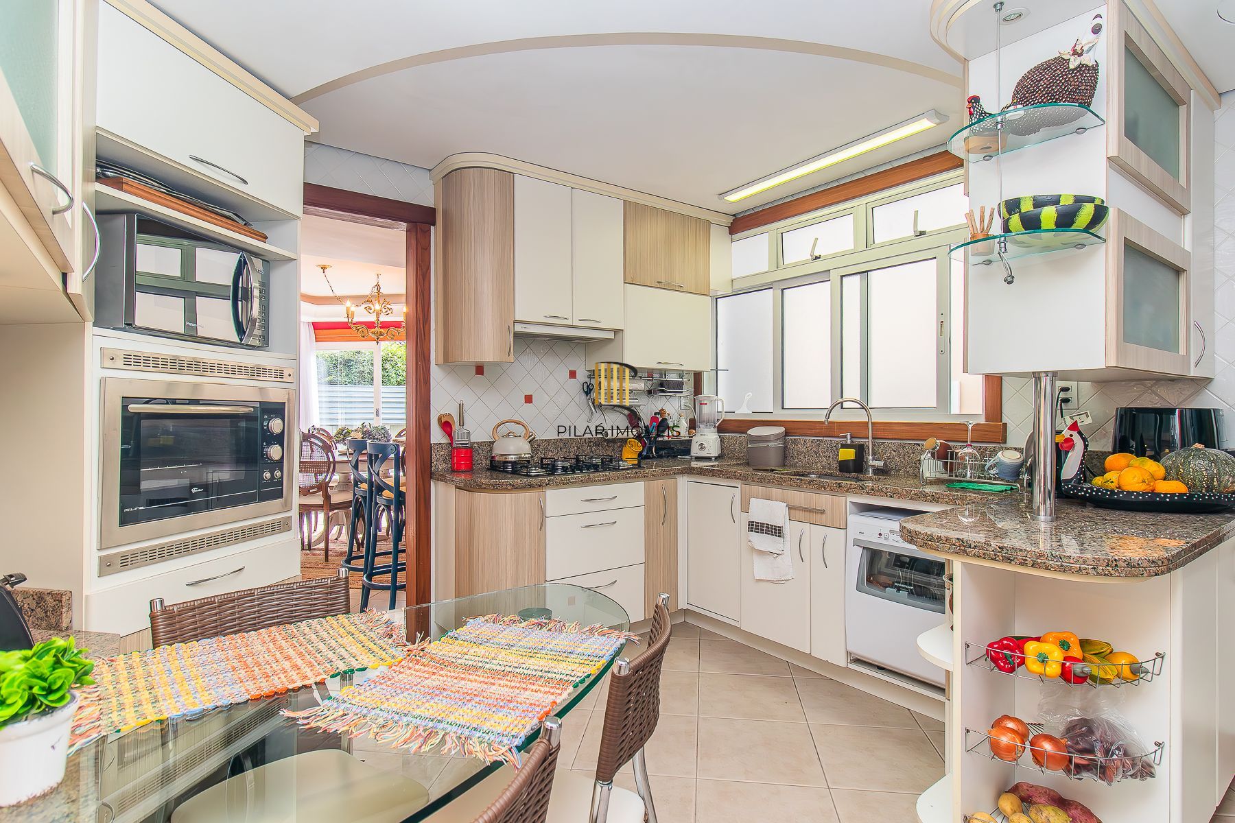 CASA DE 4 DORMITÓRIOS EM CONDOMÍNIO - 320 m² - 4 VAGAS DE GARAGEM