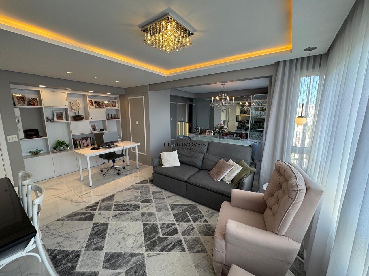 Apartamento de 2 dormitórios no Menino Deus, com vaga dupla coberta 75,81m² de área privativa.