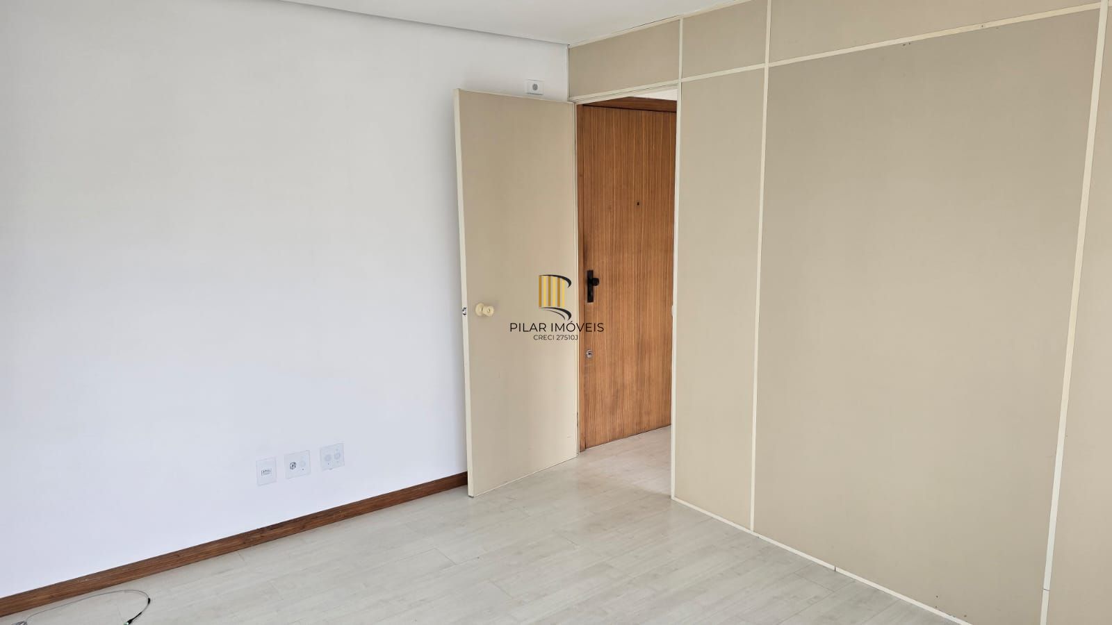 Sala a venda no Menino Deus