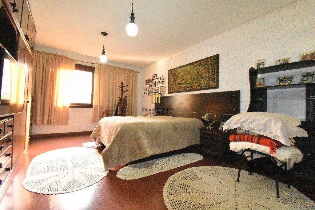 CASA - 5 dorms. -  3 vagas -  290 m² - MENINO DEUS