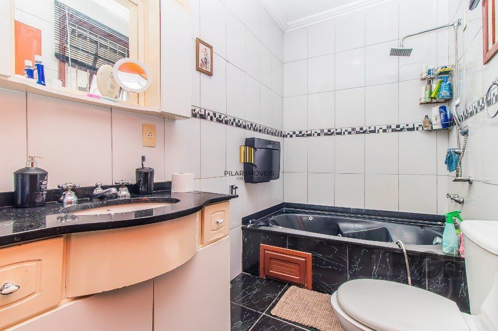 Casa para Venda - 110m², 2 dormitórios, sendo 1 suites, 2 vagas - Menino Deus