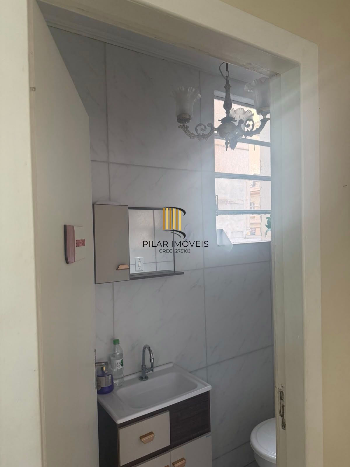 Excelente oportunidade sala comercial rua DR. flores , 0 dormitório