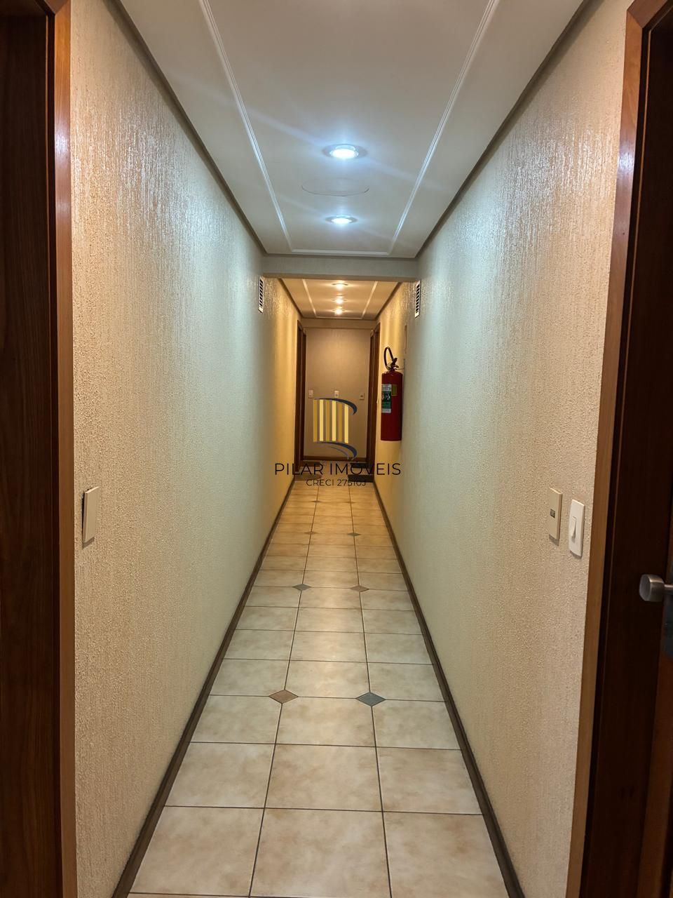 Ótima sala de 24,88 metros quadrados no Menino Deus