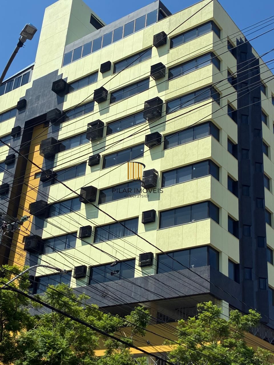 Ótima sala de 24,88 metros quadrados no Menino Deus