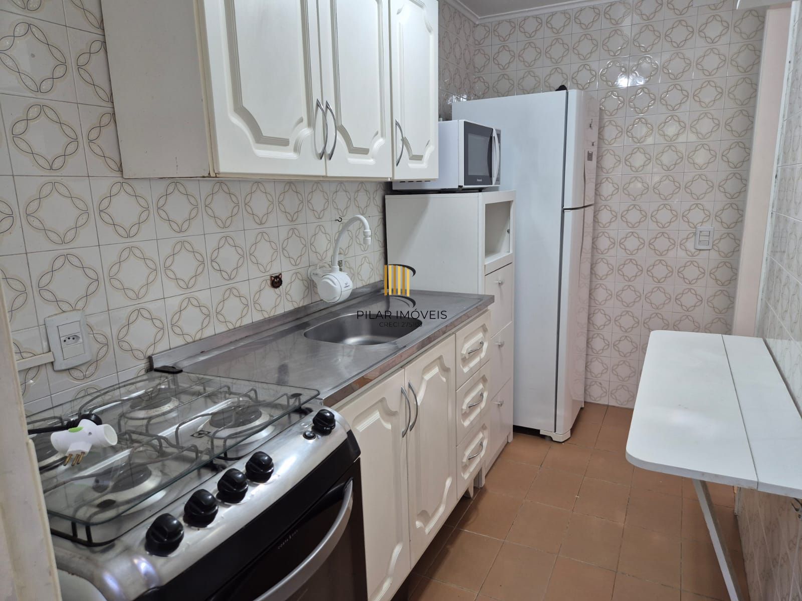 1 Dormitório, semi mobiliado com vaga