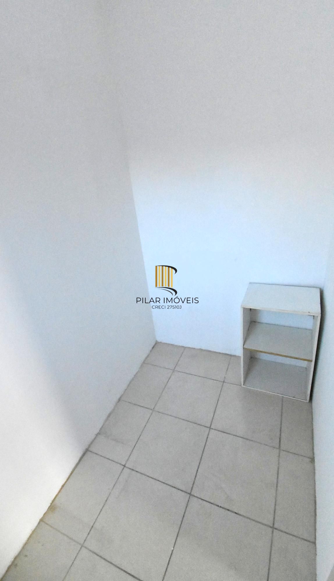 Apartamento de 4dormitórios, sendo uma suite churrasqueira e sacada 85m2 bairro Menino Deus.