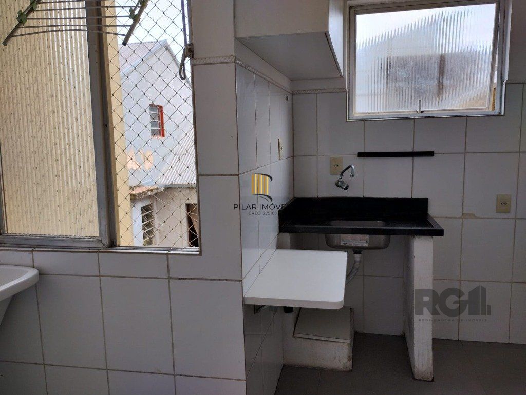 Apto  2 dorm com sacada na Duque de Caxias