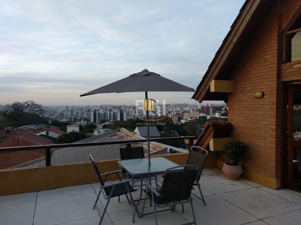 Casa Condominio para Venda - 381.19m², 3 dormitórios, sendo 1 suites, 2 vagas - Menino Deus