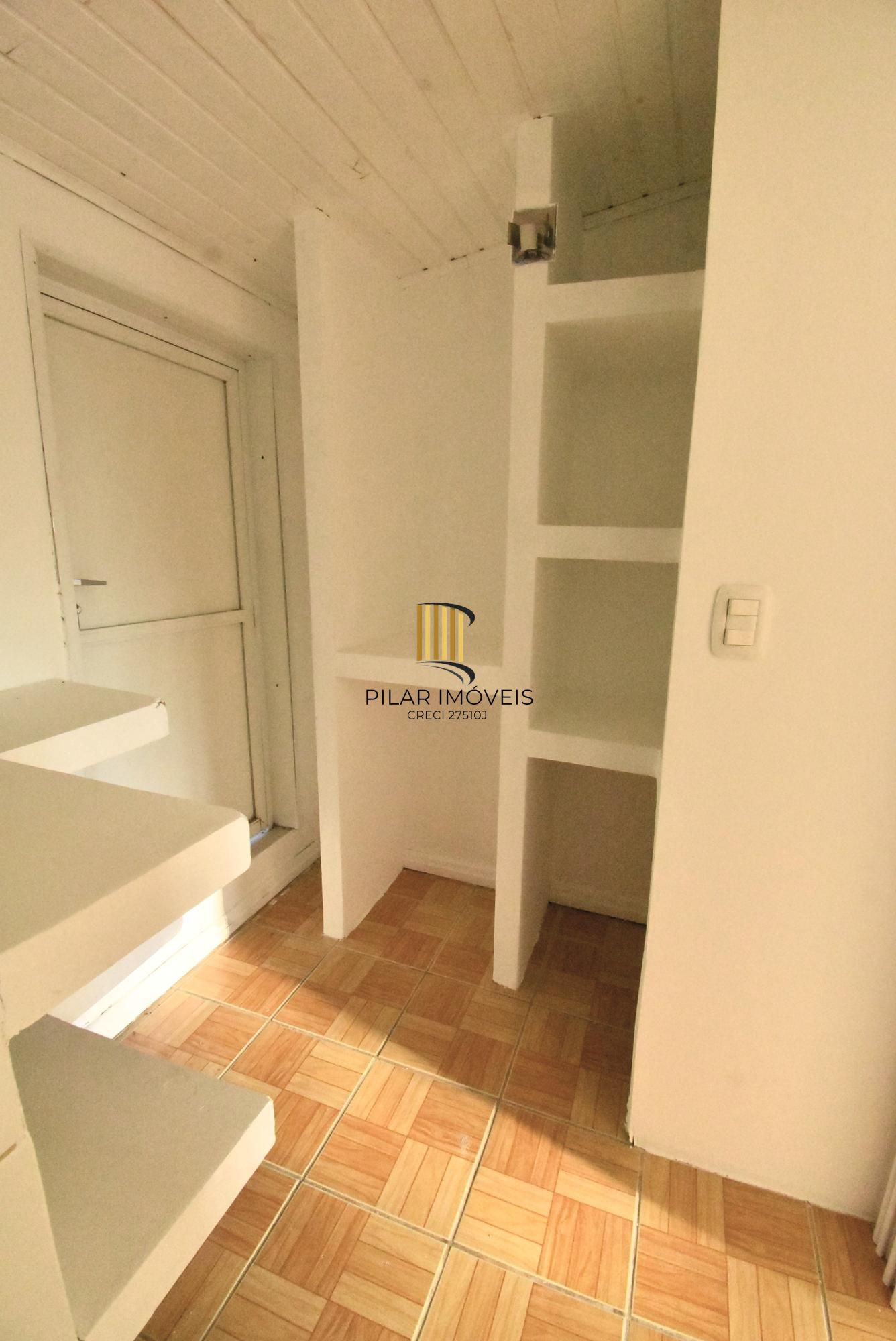 Apartamento de 4dormitórios, sendo uma suite churrasqueira e sacada 85m2 bairro Menino Deus.