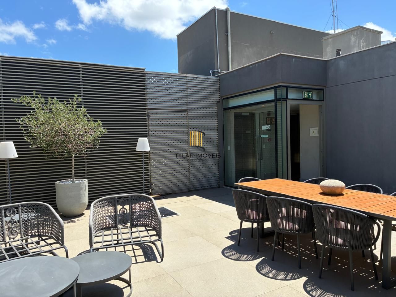 Lindo imóvel 2 dormitórios, 1 suíte, 64 m2, vaga de garagem no bairro Praia de Belas