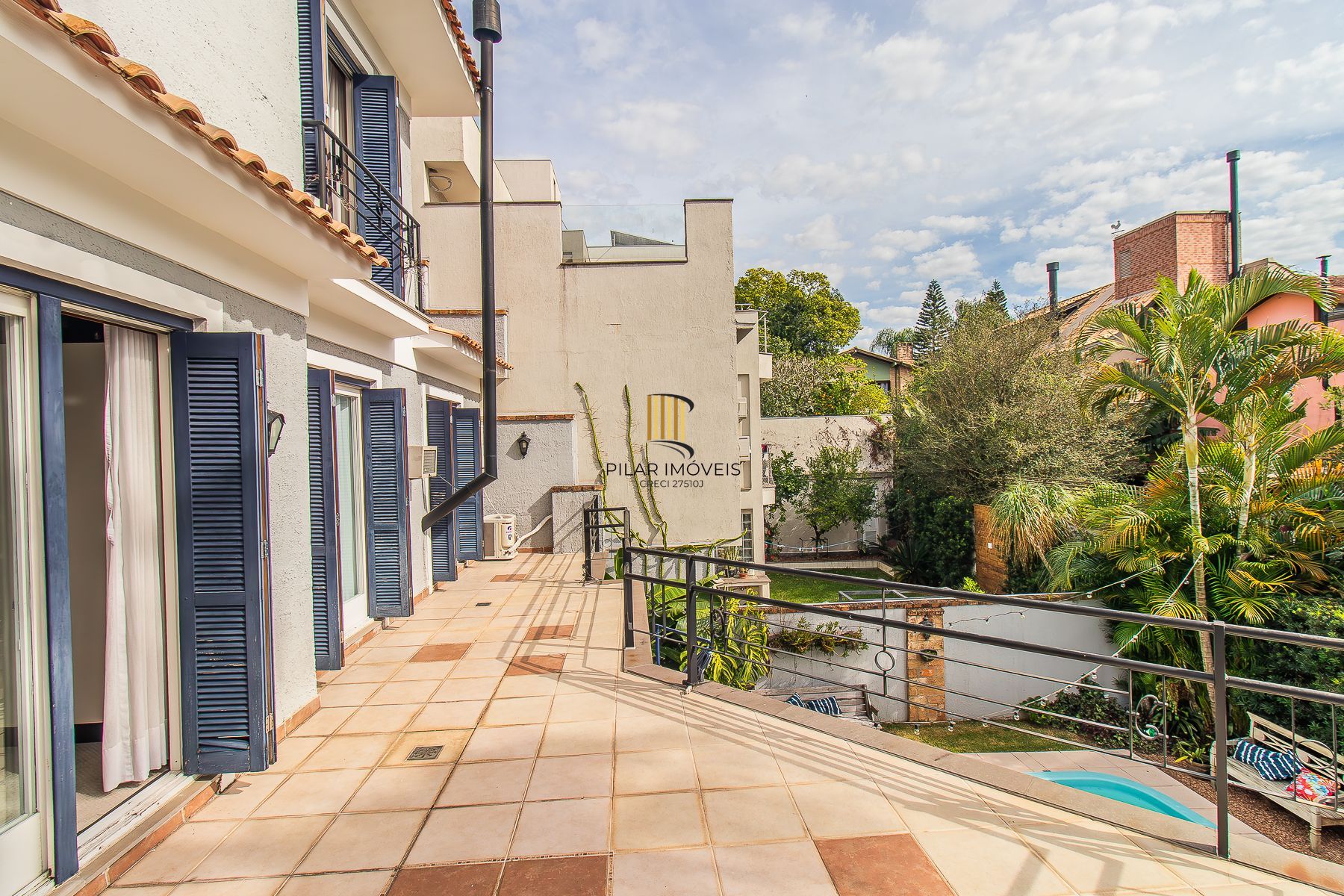 CASA DE 4 DORMITÓRIOS EM CONDOMÍNIO - 320 m² - 4 VAGAS DE GARAGEM