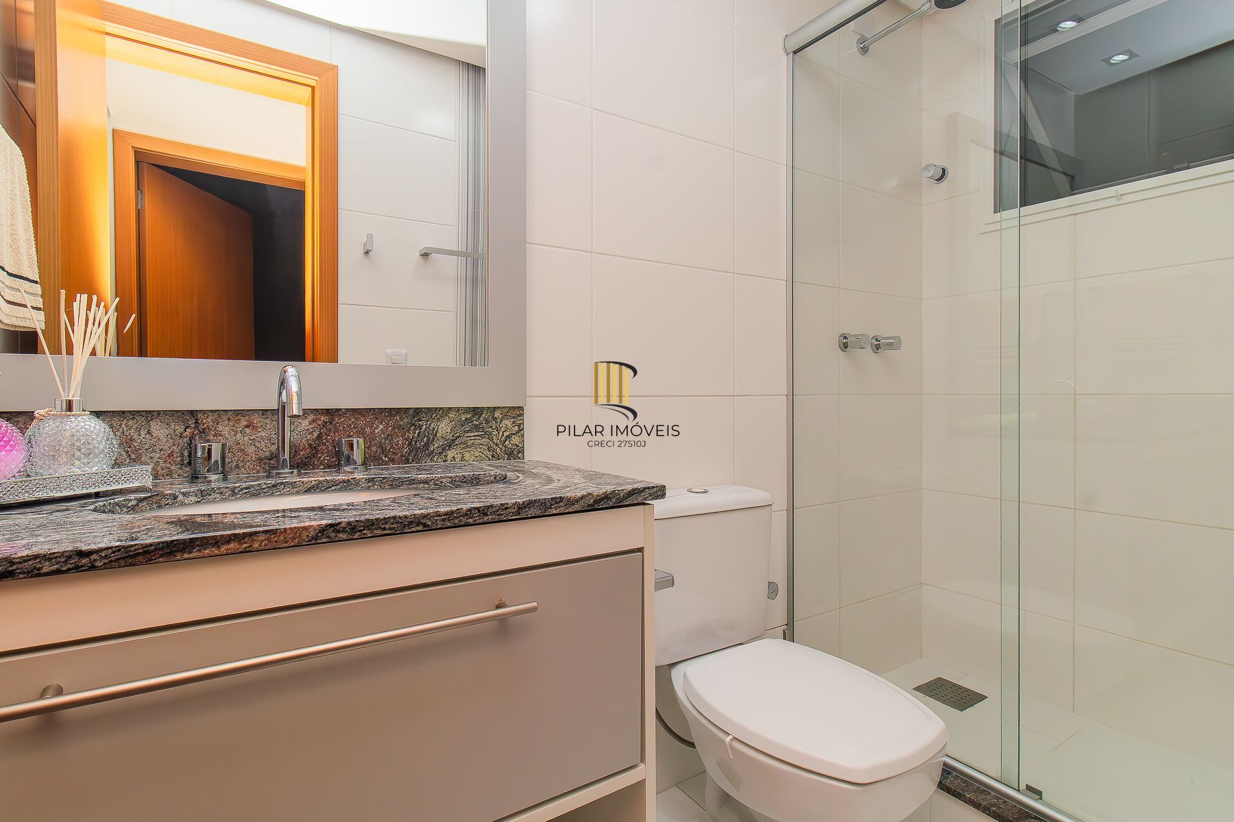 2D com suíte, vaga e churrasqueira