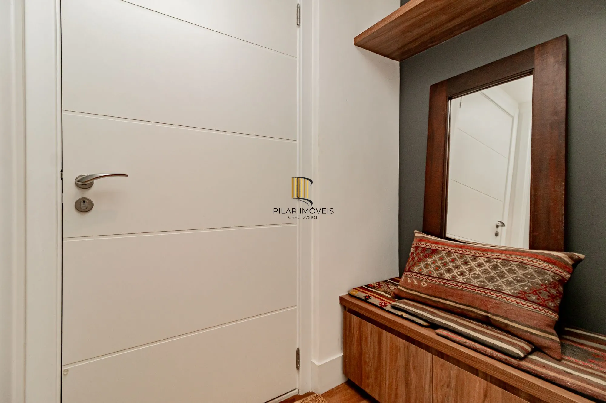 Mobiliado, piso aquecido, 3  suítes, 3 vagas  e infraestrutura.