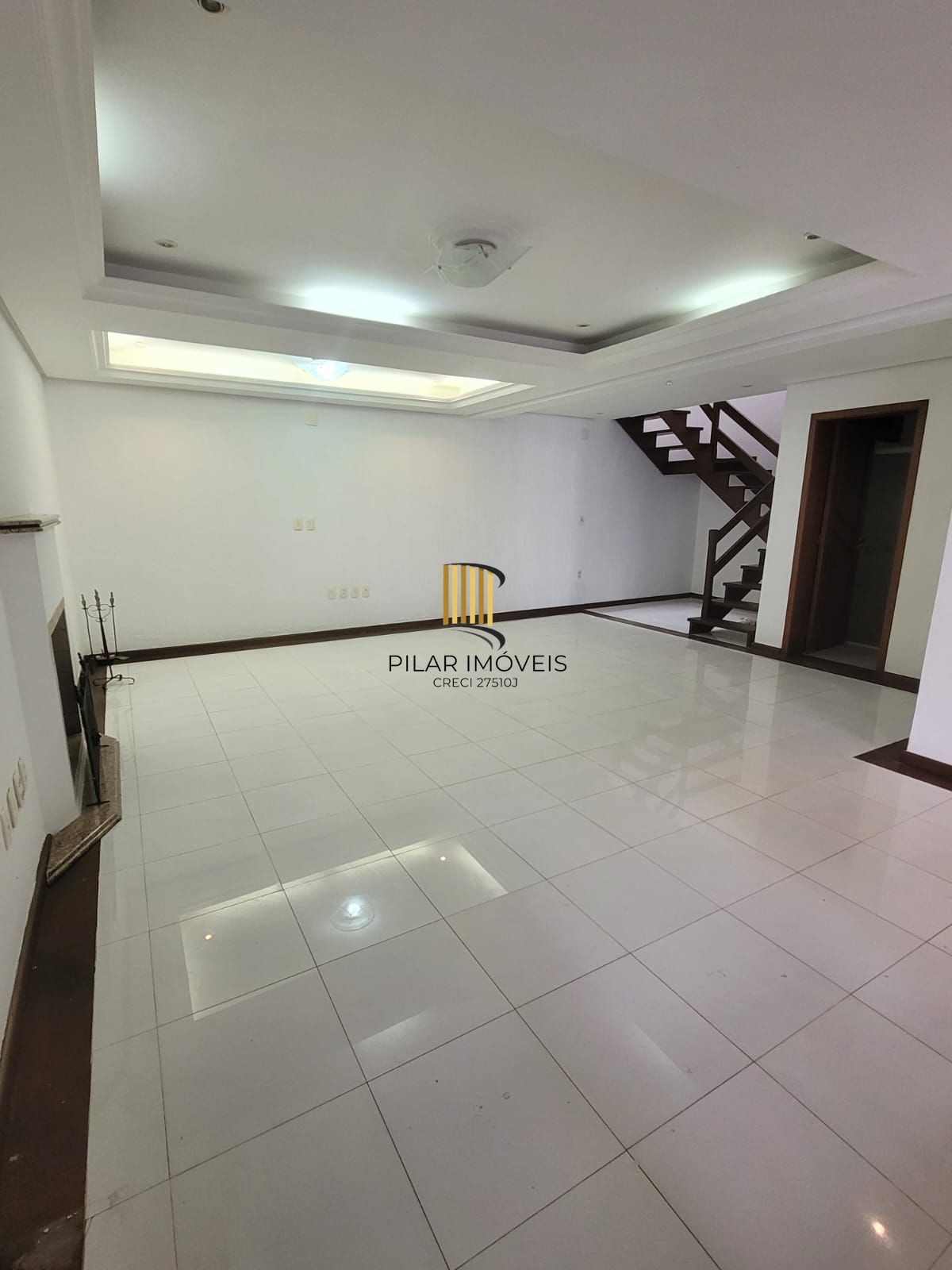 Casa no bairro Ipanema com 291 m² de área privativa e 8 garagens