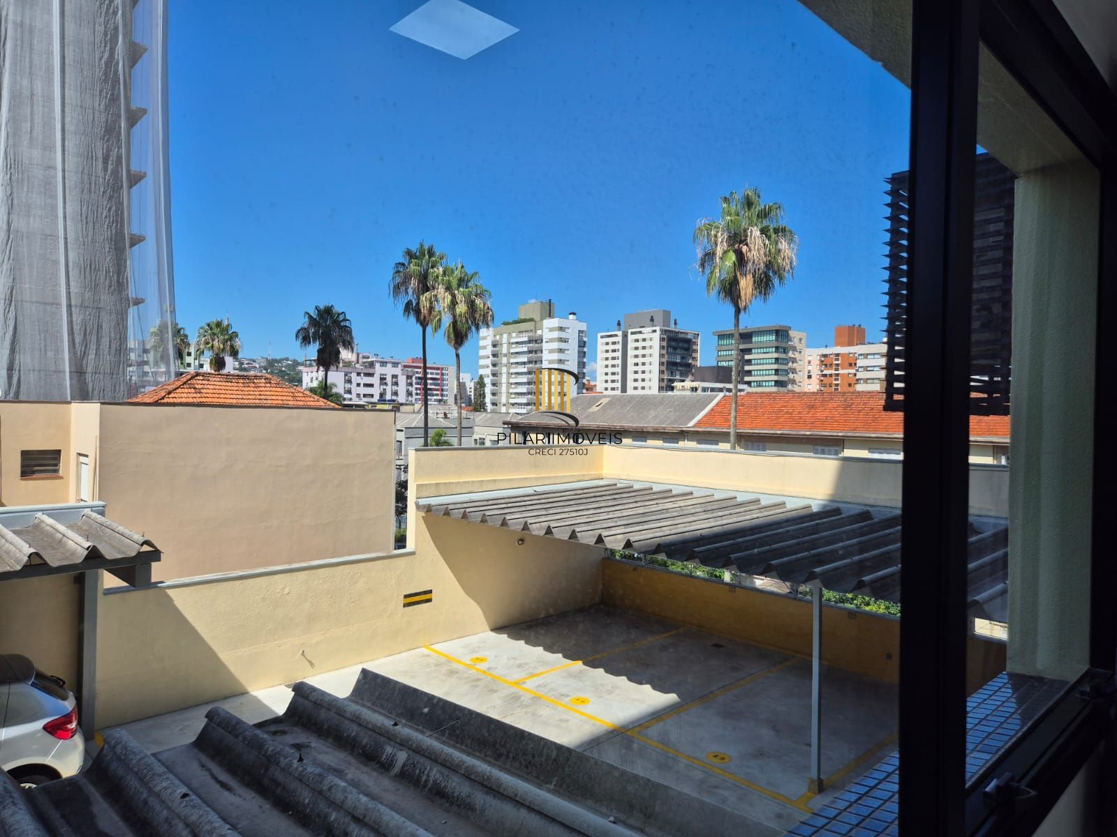 Sala reformada com box