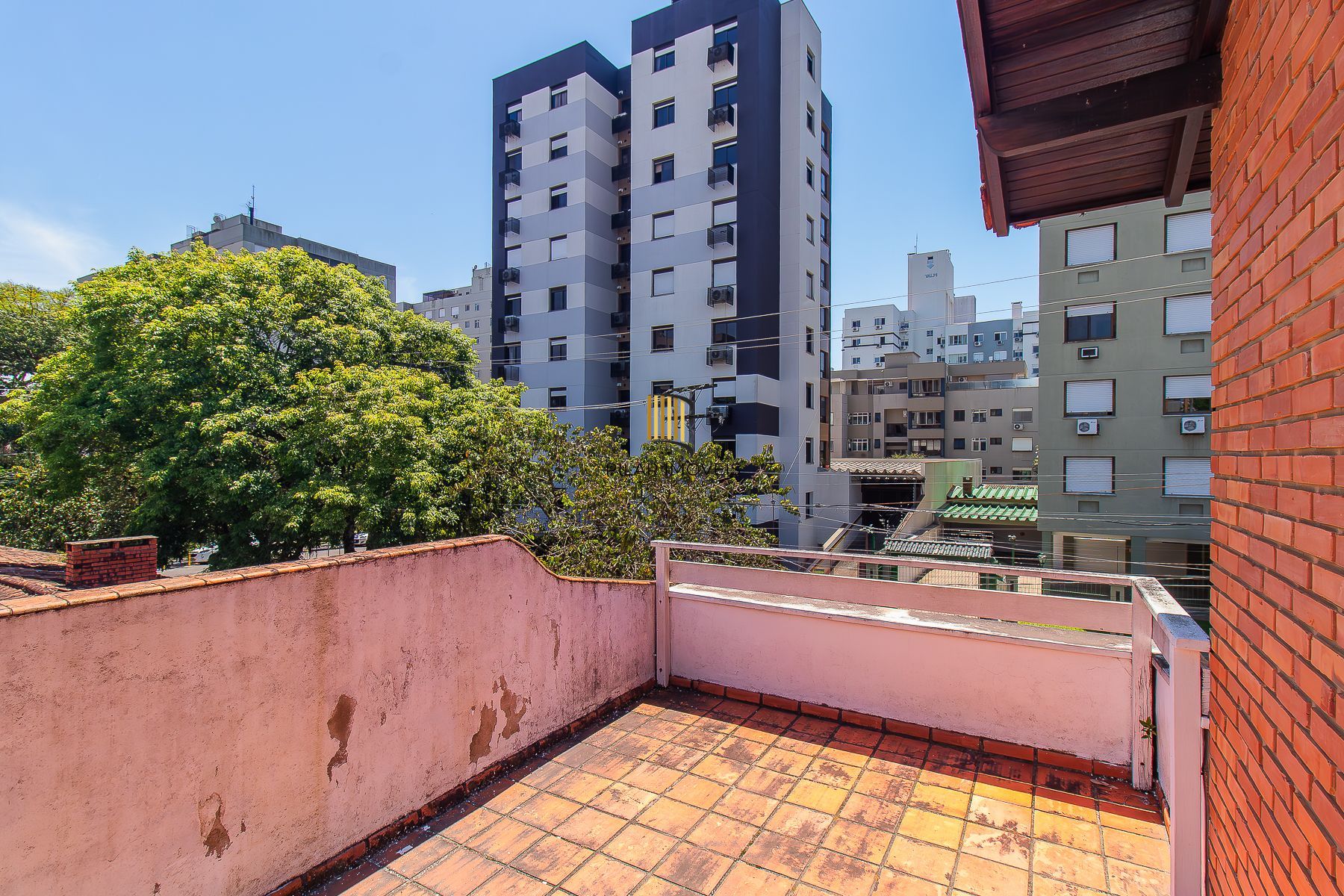 Casa com 5 dormitórios e muito mais