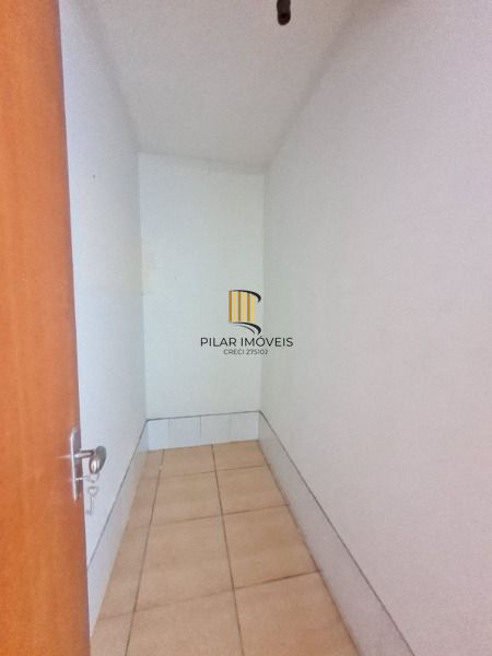 Casa de 3 dormitórios, apenas uma quadra da Av. Edgar Pires de Castro