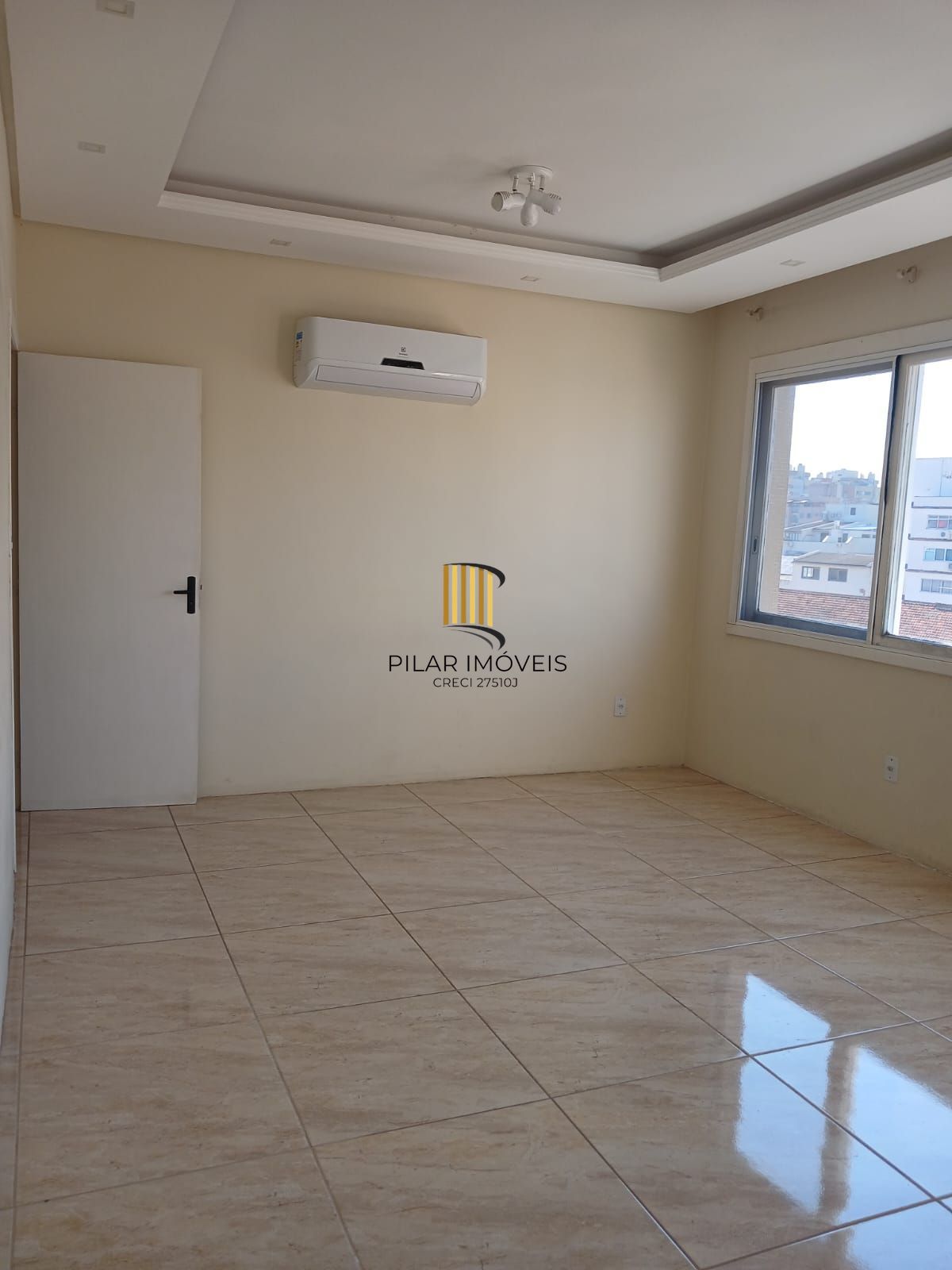 Apartamento três dormitórios ( uma suíte) panorâmico