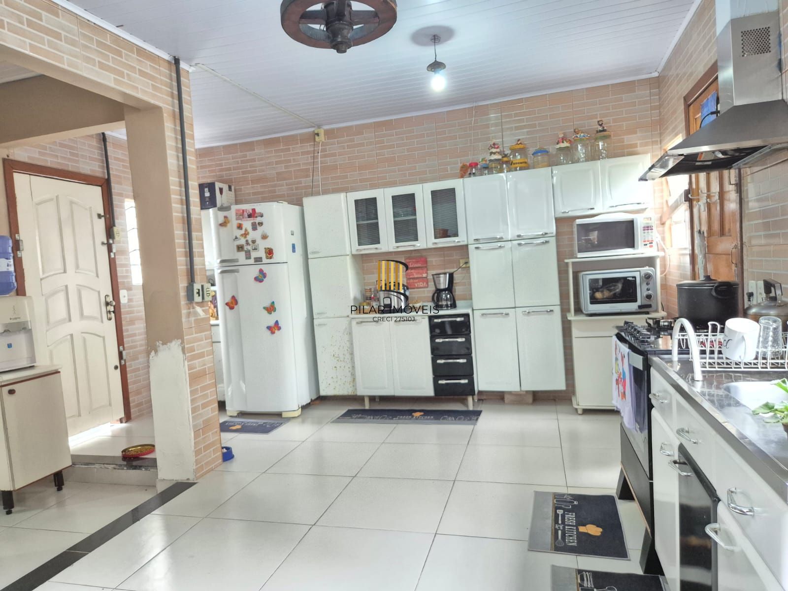 Casa térrea com pátio aos fundos