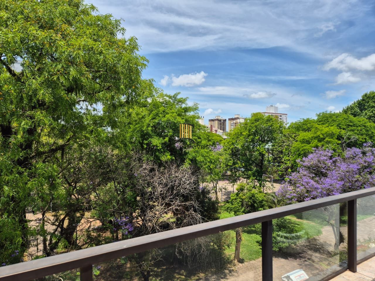 1Suíte, com vaga e churrasqueira