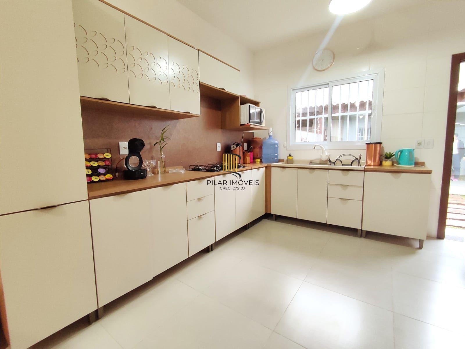 LINDA CASA DE 2 DOMITÓRIOS, PRÓXIMA AO MAR