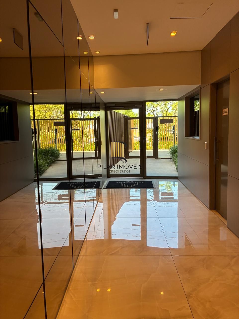 Lindo imóvel 2 dormitórios, 1 suíte, 64 m2, vaga de garagem no bairro Praia de Belas