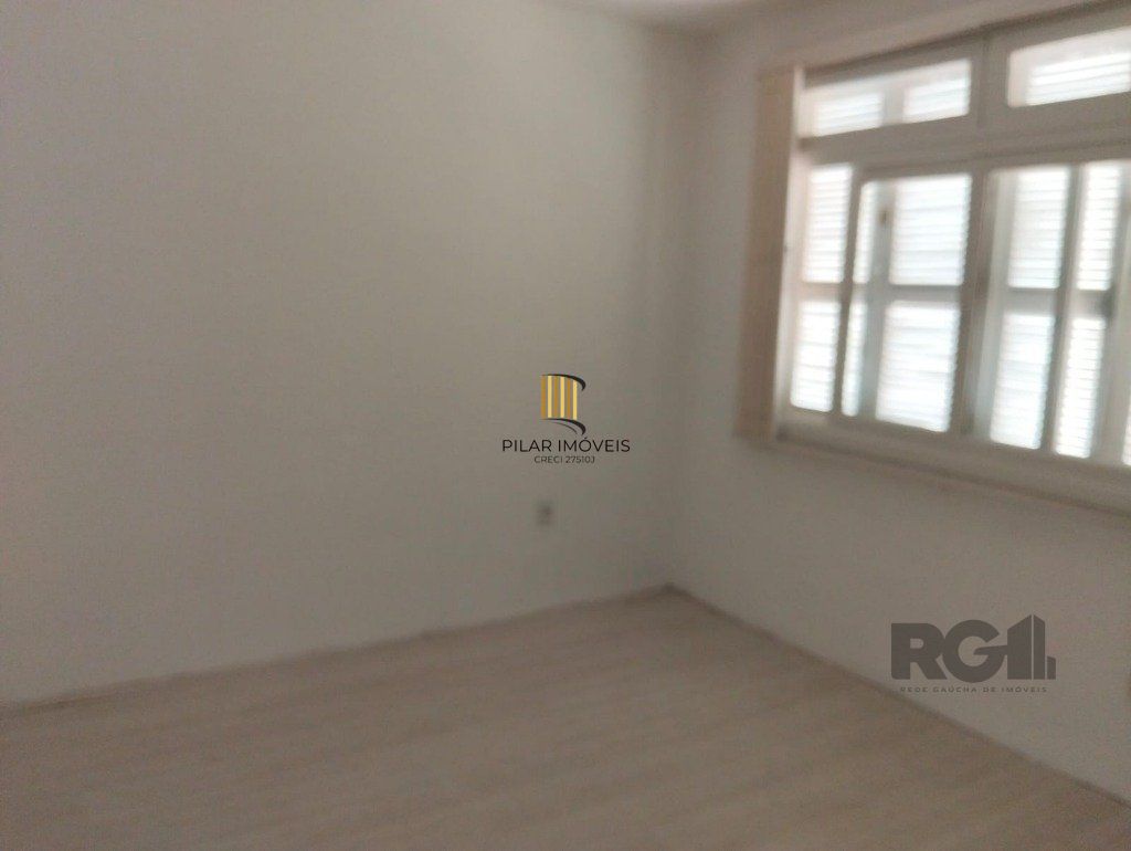 Apartamento 3 Dormitórios , dependência de empregada e vaga de garagem.