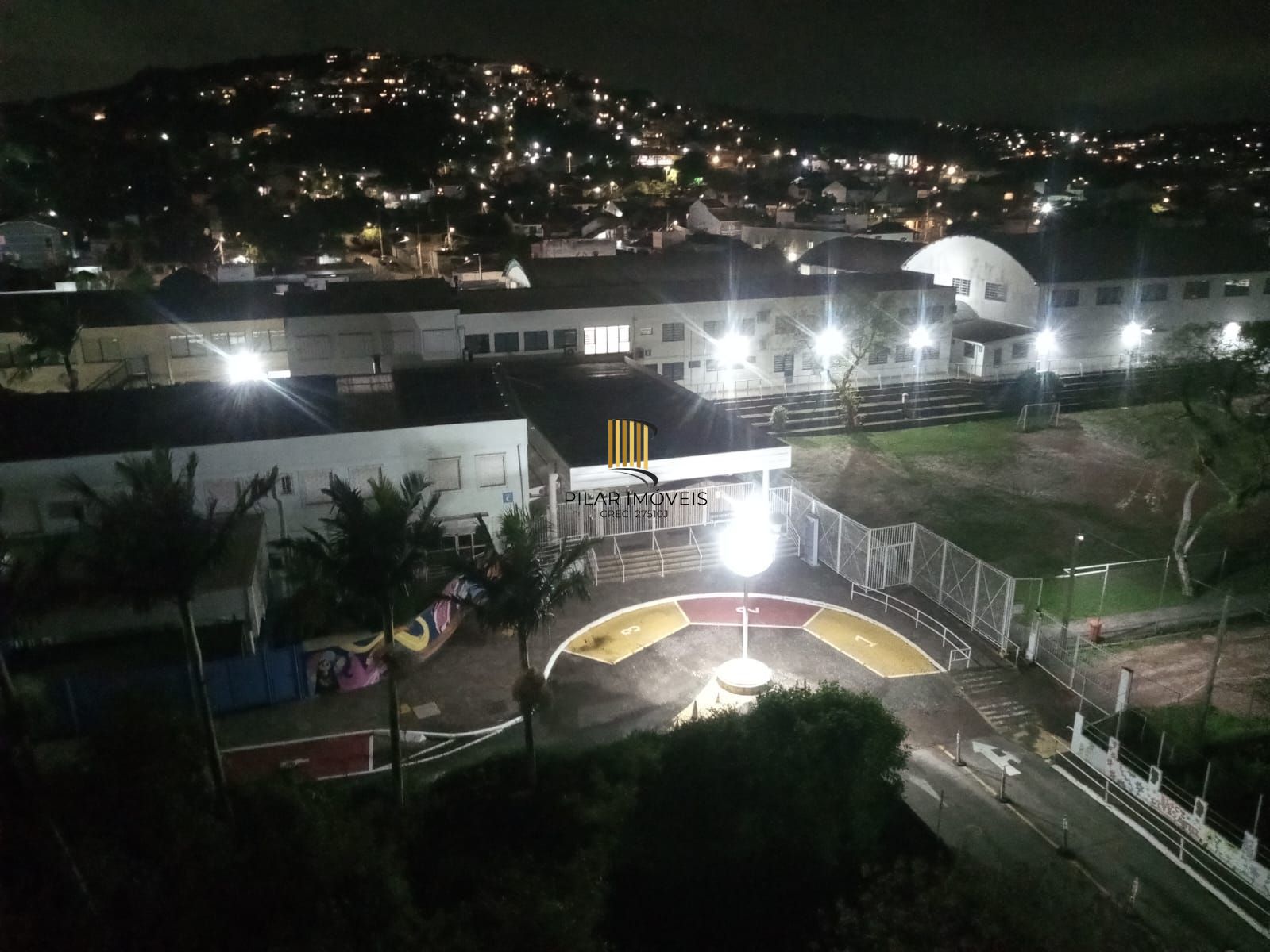 Apartamento diferenciado, dois dormitórios - Estacionamento