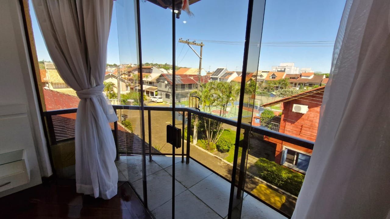 Casa em Condomínio Fechado em Ipanema com 4 dormitorios