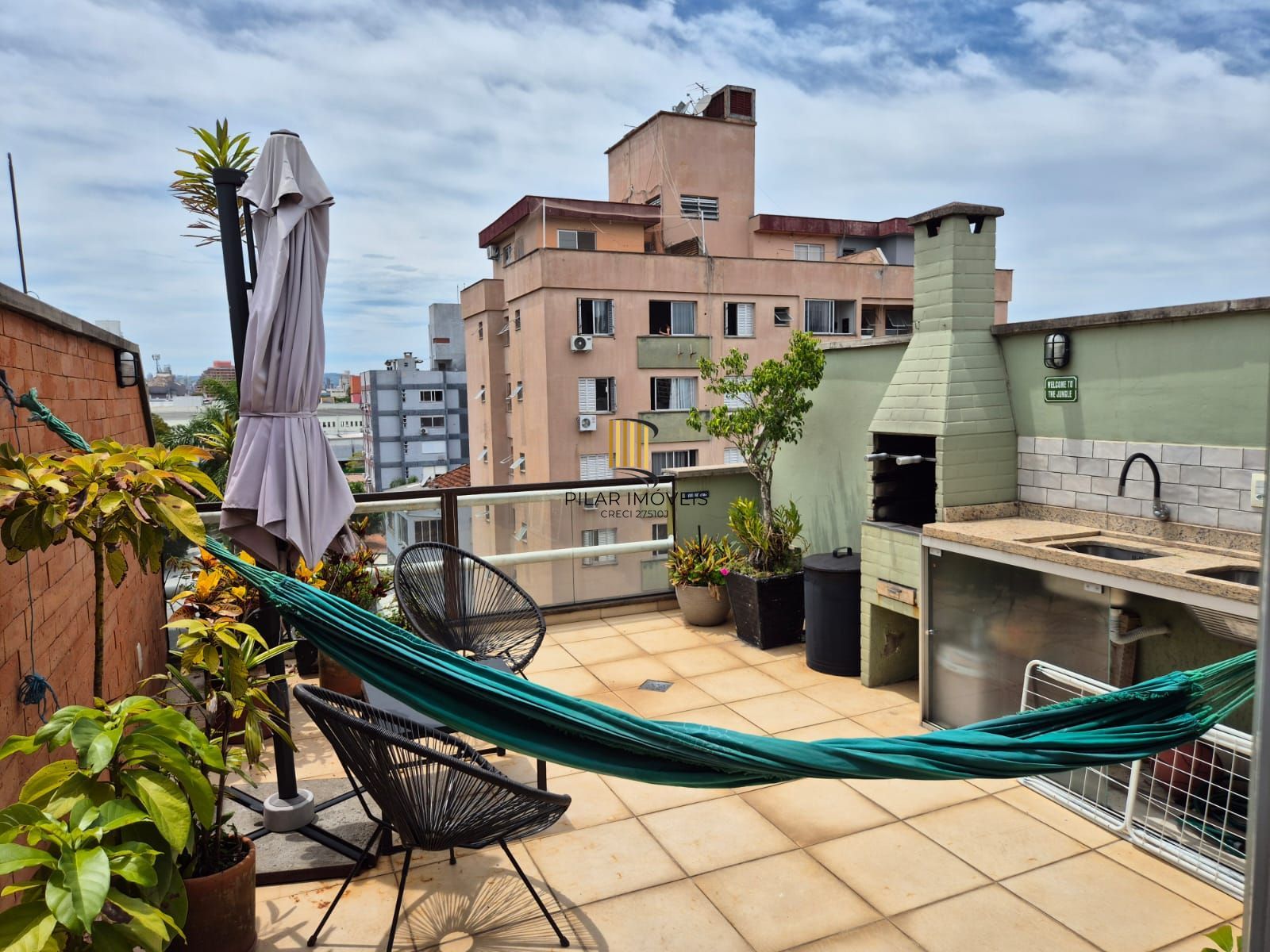 Cobertura reformada com churrasqueira