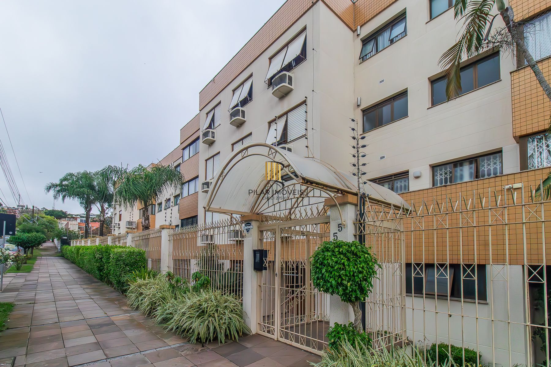 Apartamento semi mobiliado, impecável, com 126m² privativo.
