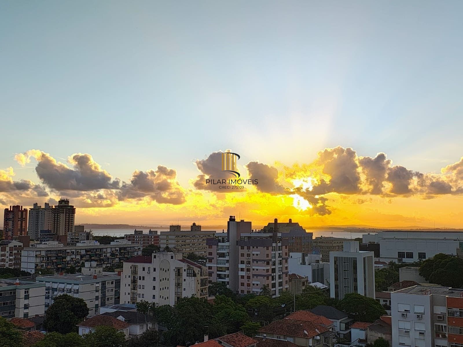 3 suítes 2 vagas Menino Deus