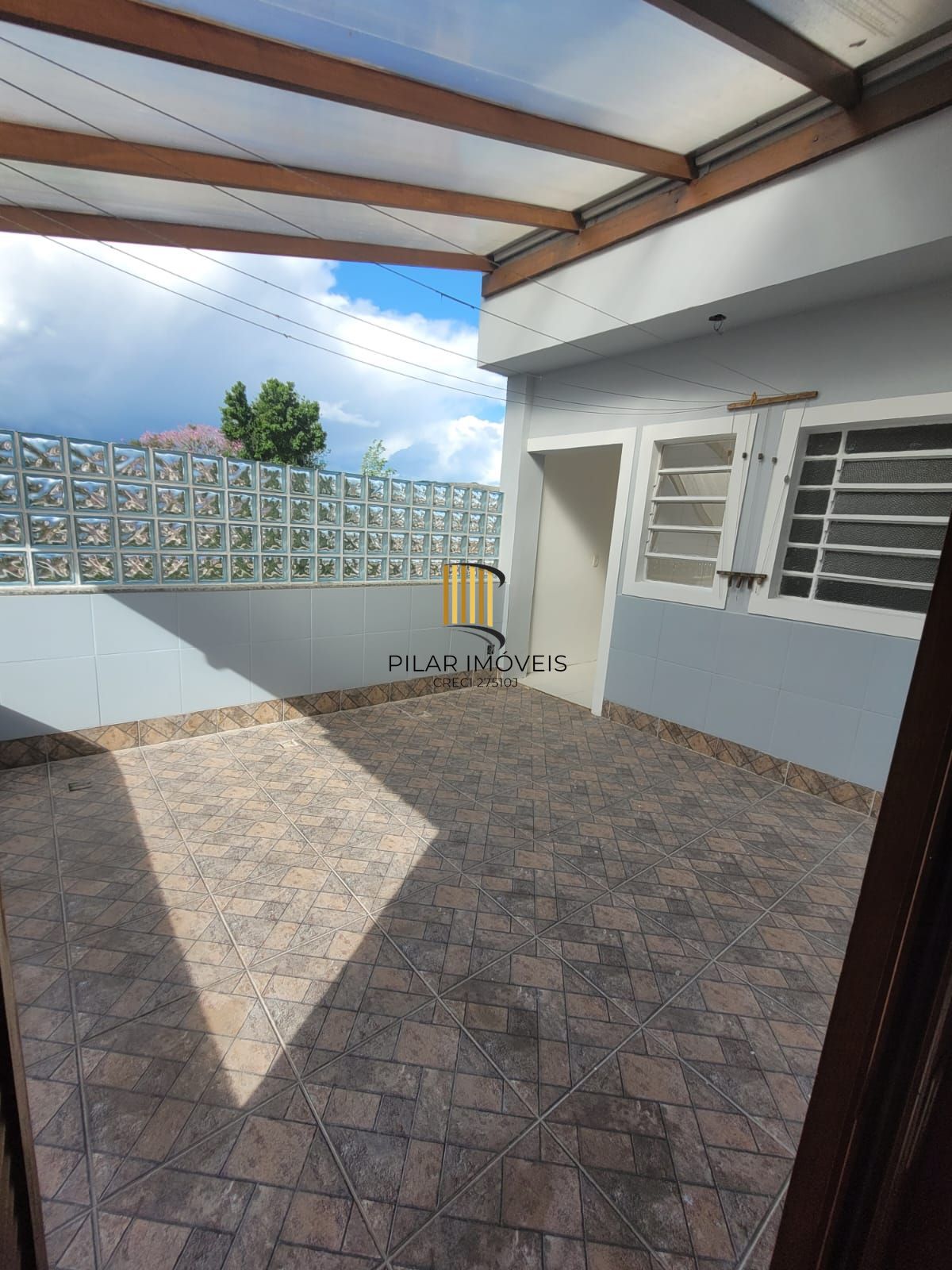 Casa no bairro Ipanema com 291 m² de área privativa e 8 garagens