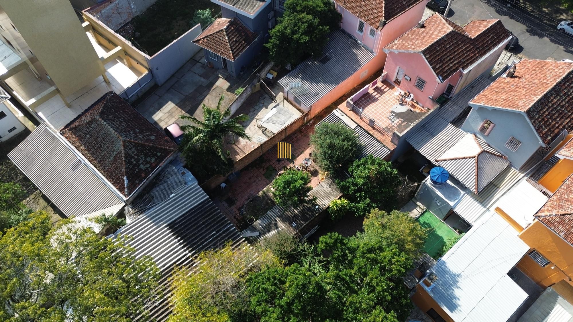 Casa/terreno na Rua Oscar Bittencourt
