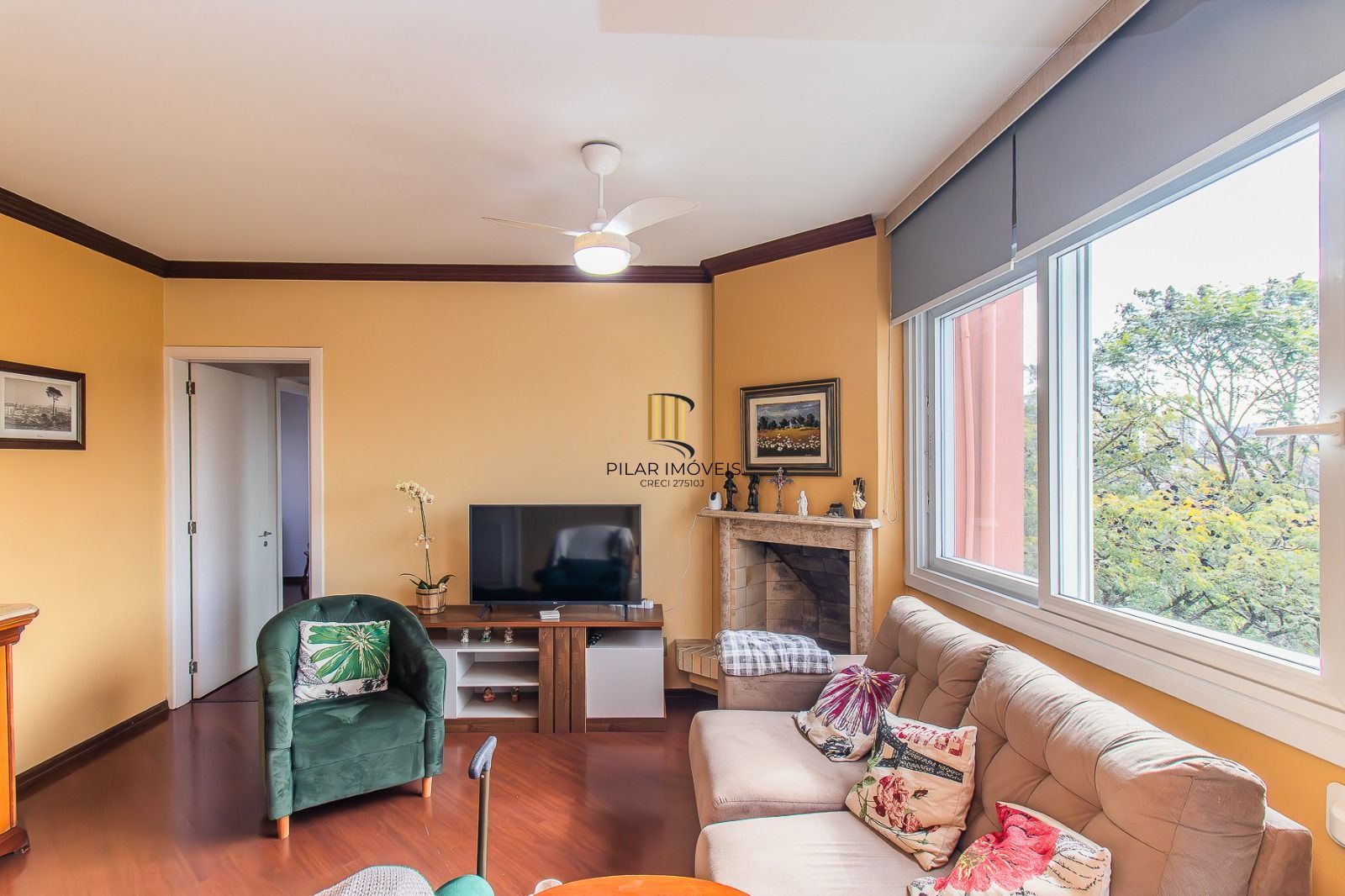 Apartamento panorâmico com três dormitórios, garagem