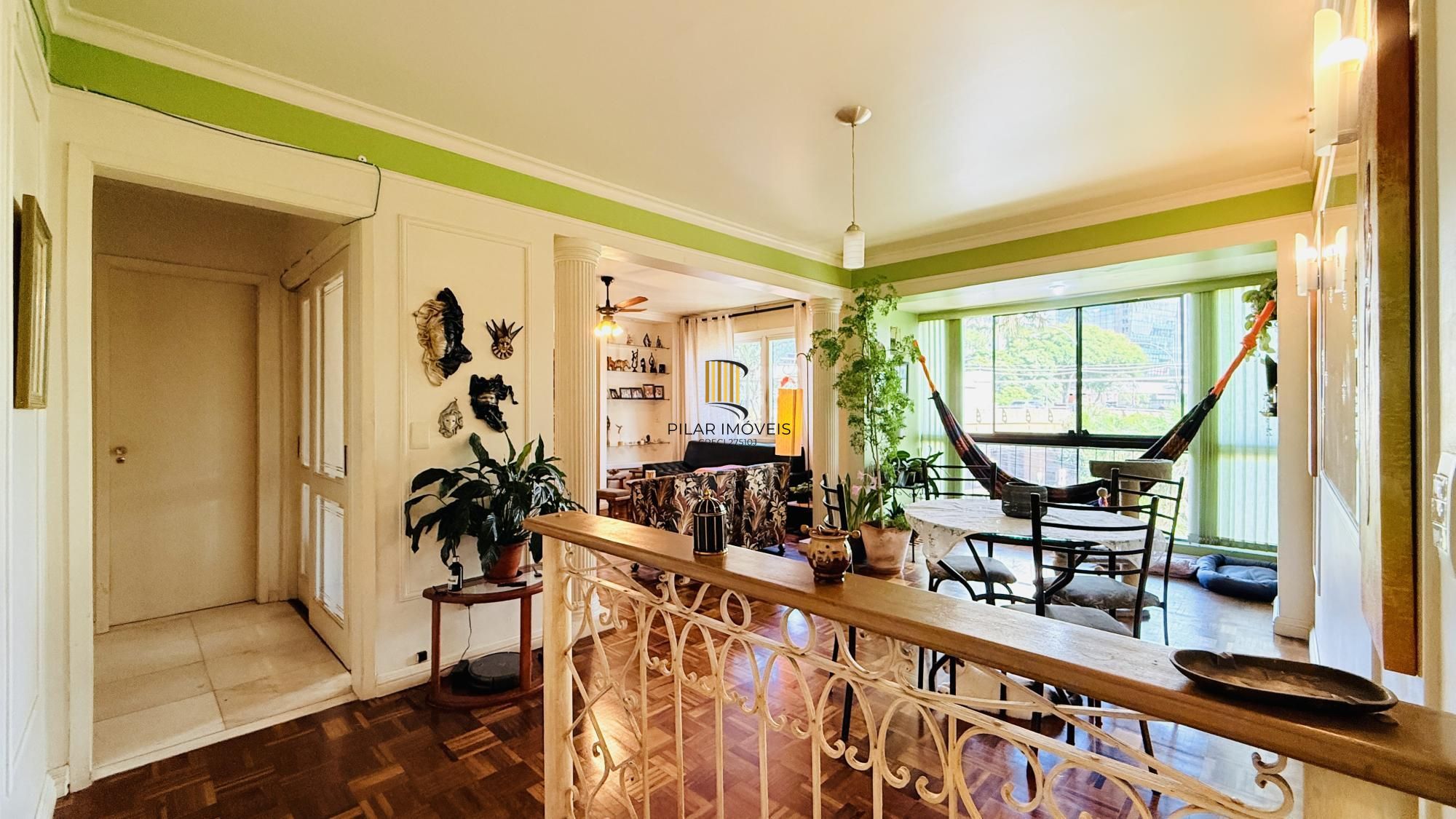 Apartamento com 3 quartos, 1 suíte,  à venda na Avenida Doutor Nilo Peçanha, 1121, Três Figueiras, Porto Alegre